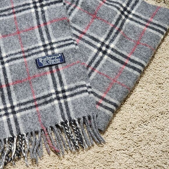 Burberry 100% Wool Grey Nova Check Scarf - Picture 7 of 9